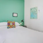 Hostel Hostellicious Φάρο