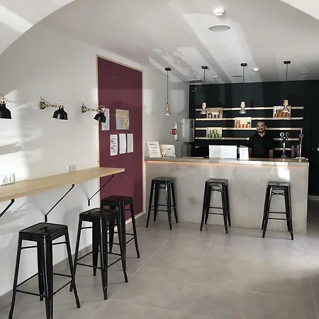 Hostellicious بيت شباب *