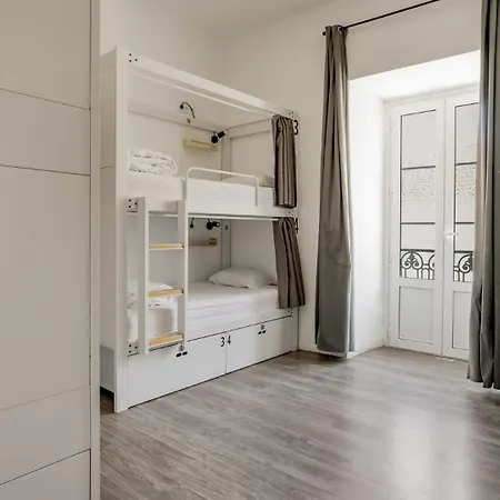 Hostellicious بيت شباب