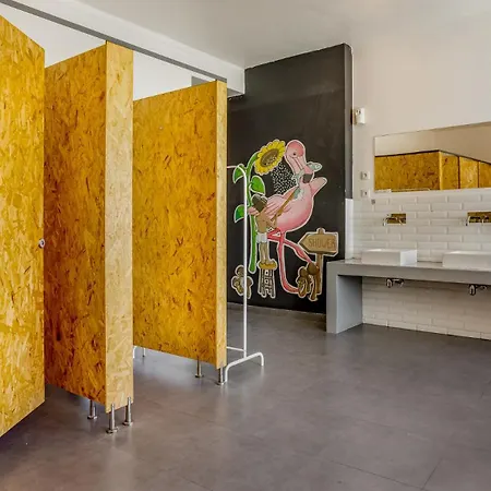 بيت شباب Hostellicious فارو