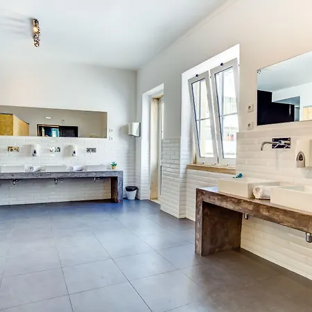 Hostellicious Hostel *