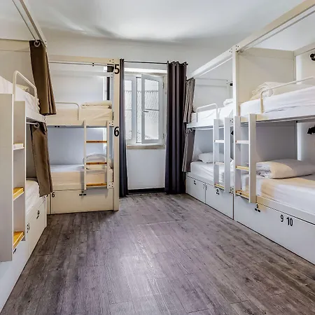 Hostellicious Hostel