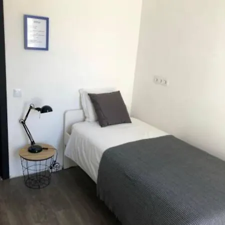 Hostellicious Хостел Фару