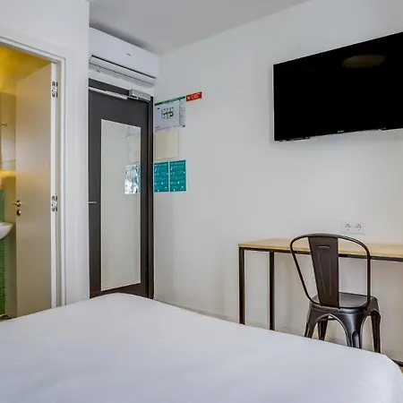 Hostellicious Hostel *