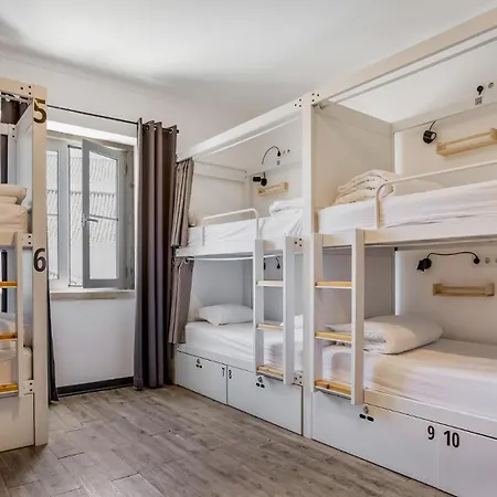 Hostellicious Hostal *